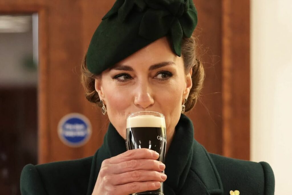La princesa Cate Middleton durante aparición pública en el día de San Patricio.