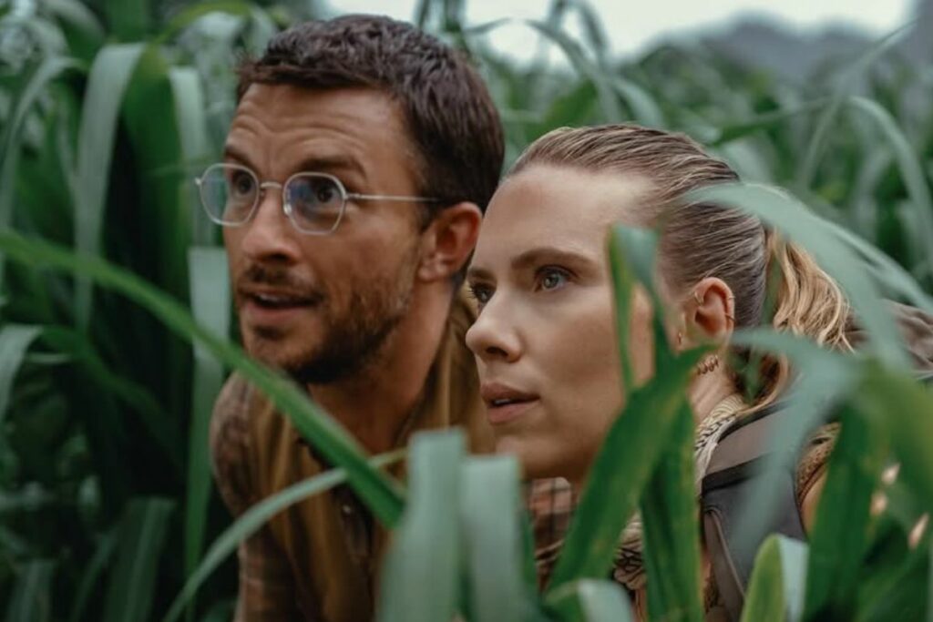 Jonathan Bailey y Scarlett Johansson protagonizaron un tierno 'piquito'. Foto: Instagram