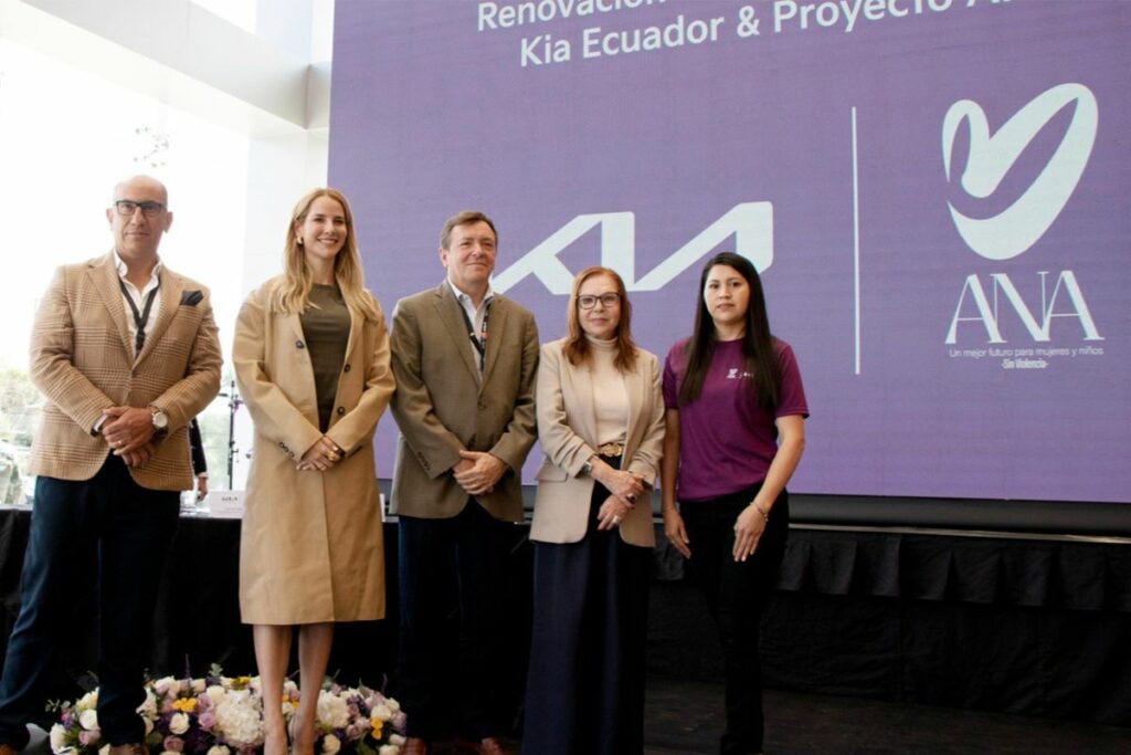 ANA y Kia Ecuador celebran la renovación de la alianza que impulsa su formación técnica y empleabilidad en la industria automotriz. Cortesía