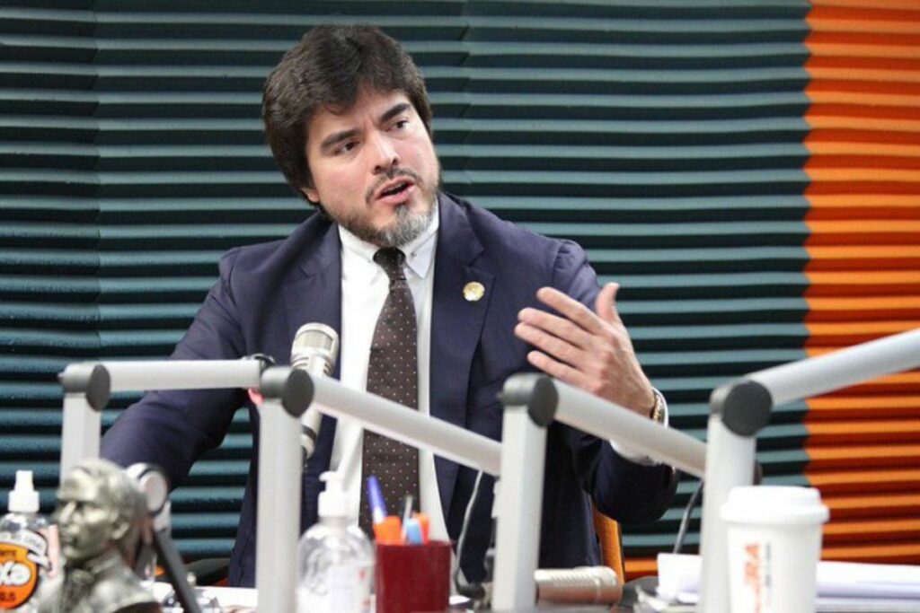 Ministro de Gobierno, José de la Gasca, aseguró que el Gobierno eliminó tabla de consumo de drogas en Ecuador con reforma al COIP.