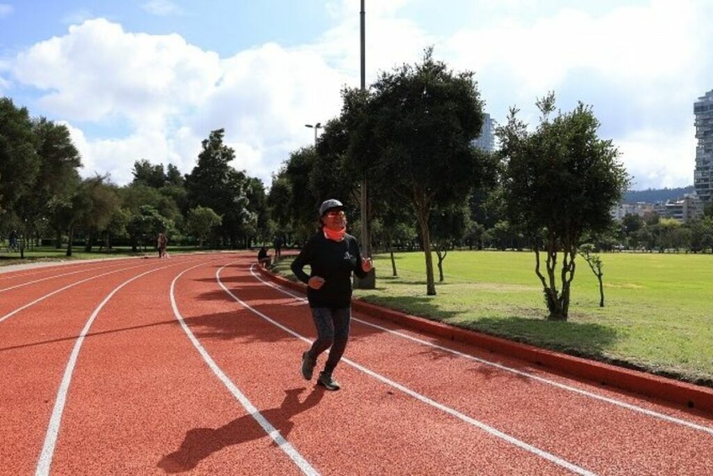 La nueva pista atlética de La Carolina mejora la experiencia de los deportistas y exige corresponsabilidad en su cuidado y uso.