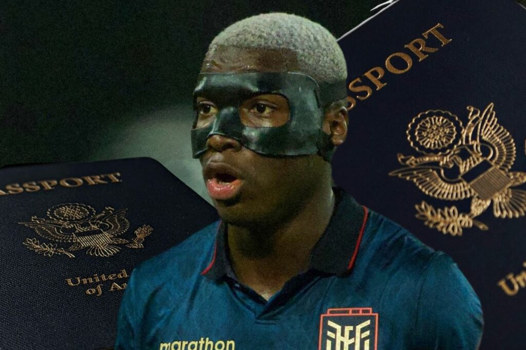 Imagen referencial de Moisés Caicedo con el pasaporte de Estados Unidos.