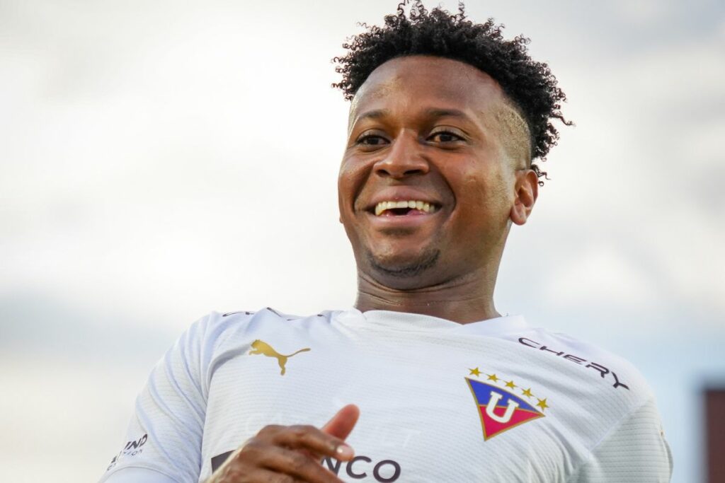 Michael Estrada celebrando un gol con Liga de Quito.
