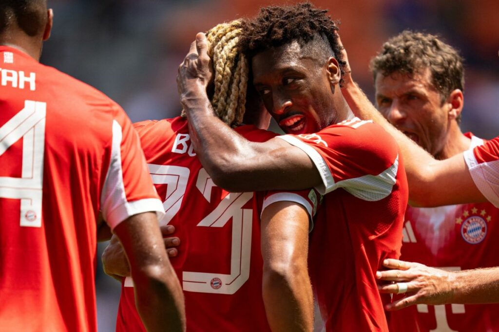 Jugadores del Bayern Múnich festejando uno de los goles contra el Auckland City en el Mundial de Clubes.