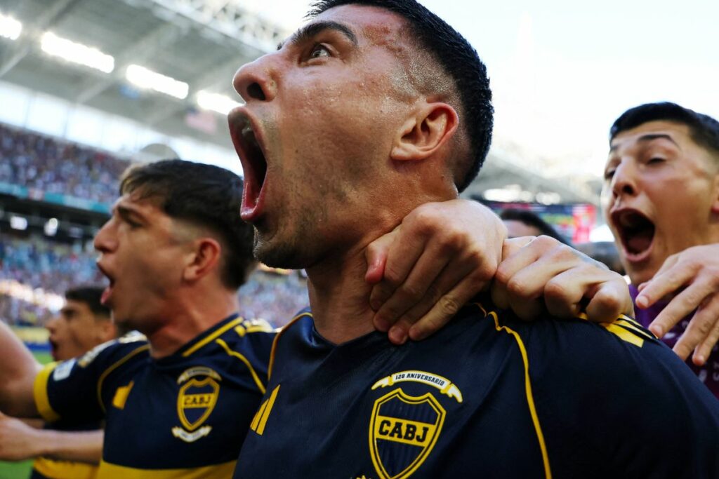 Rodrigo Battaglia, jugador de Boca Juniors, celebrando un gol en el Mundial de Clubes.