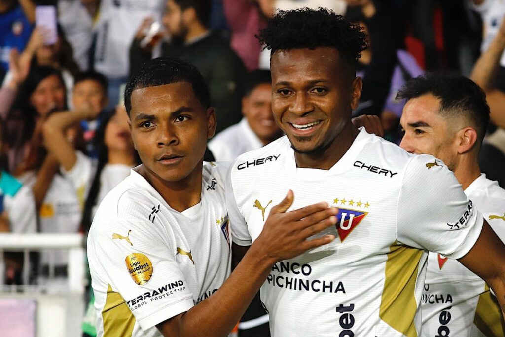Bryan Ramírez y Michael Estrada en un partido con Liga de Quito en Liga Pro.