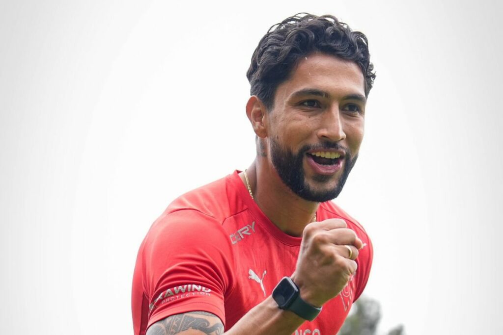 Jeison Medina en su presentación como nuevo delantero de Liga de Quito.