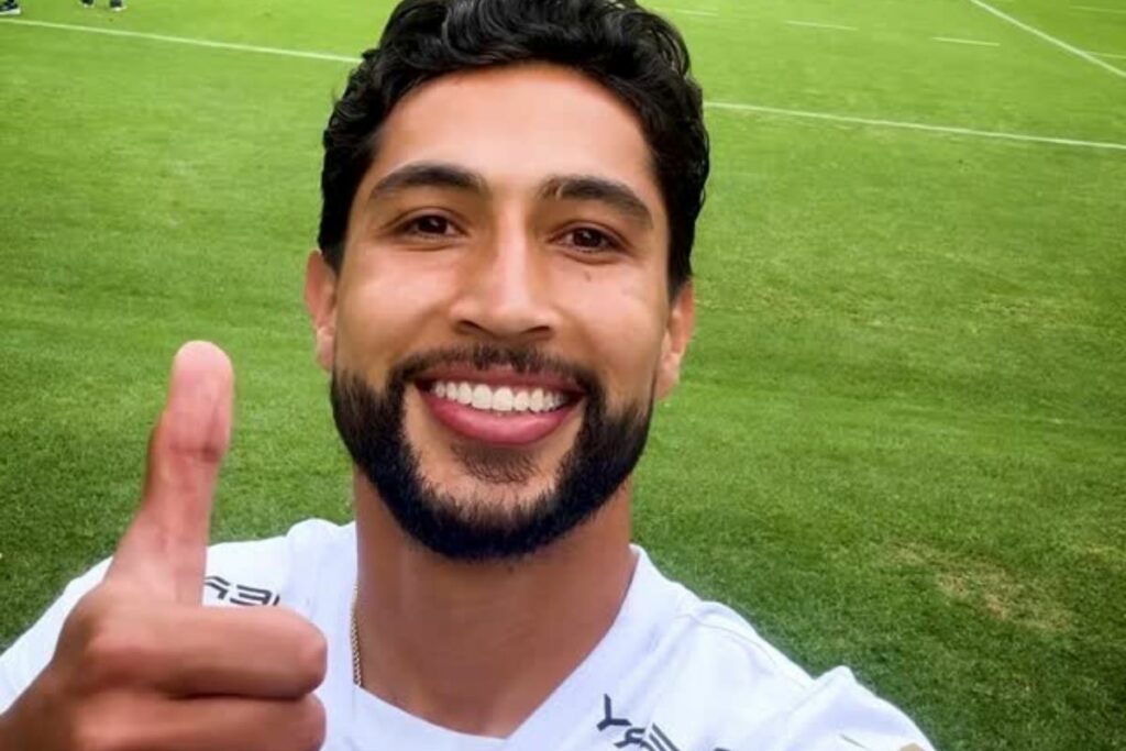 Jeison Medina vistiendo por primera vez la camiseta de Liga de Quito.