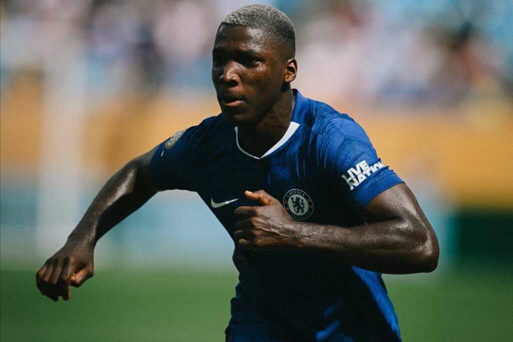 Moisés Caicedo en un partido con el Chelsea en el Mundial de Clubes 2025.