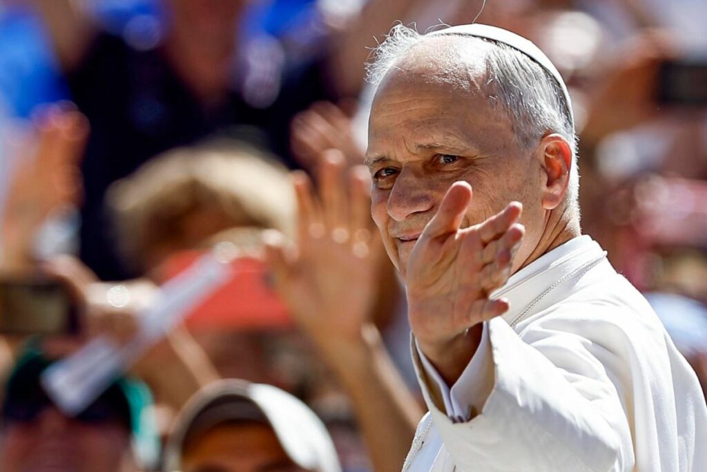 El Papa León XIV asistió a la misa por el Jubileo de las Familias, Niños y Abuelos en la Plaza de San Pedro, en el Vaticano. Foto: EFE