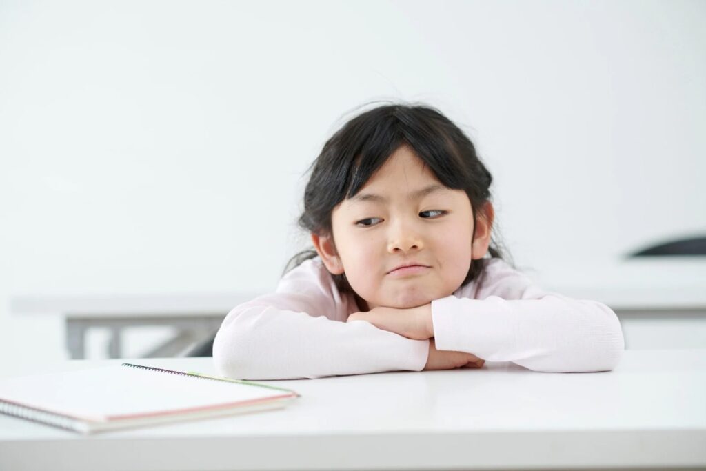 El aburrimiento favorece la creatividad y la autonomía de los niños. Foto: Pexels