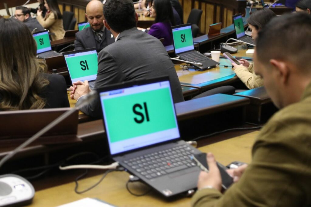 La Asamblea aprobó la Ley de Solidaridad Nacional.