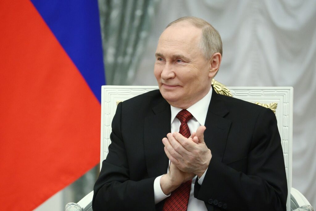 Putin se reunió con veteranos que participan en un programa para formarlos como futuros administradores públicos.