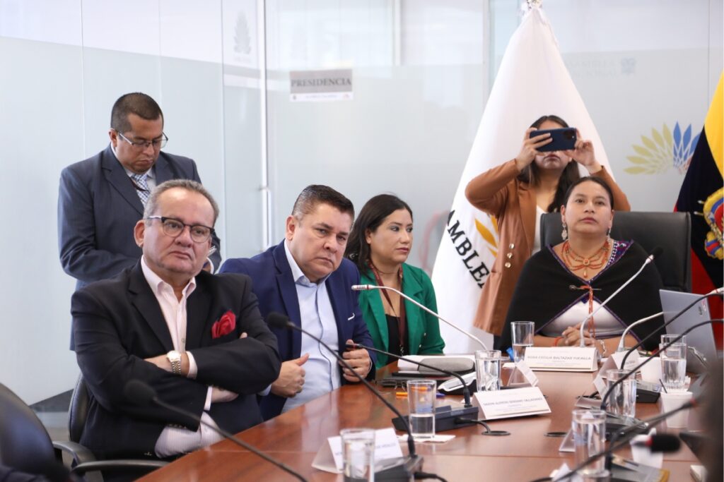 Alfredo Serrano en la Comisión de Educación este 25 de junio de 2025.