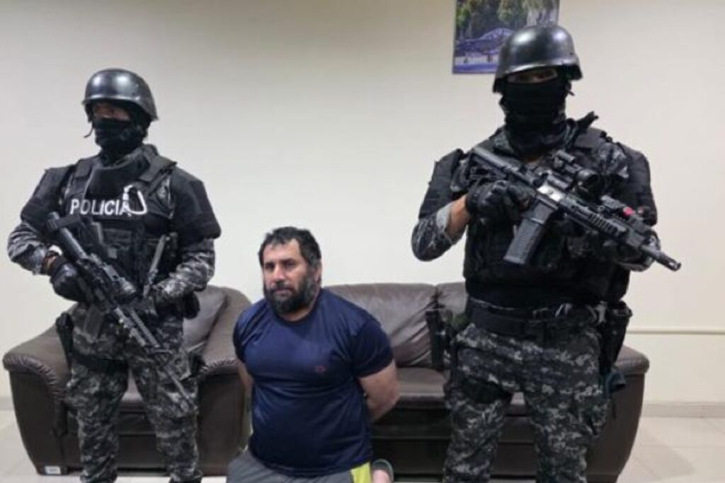 Alias 'Fito' llegó a Guayaquil con los ministros de Defensa e Interior, la noche de este miércoles.