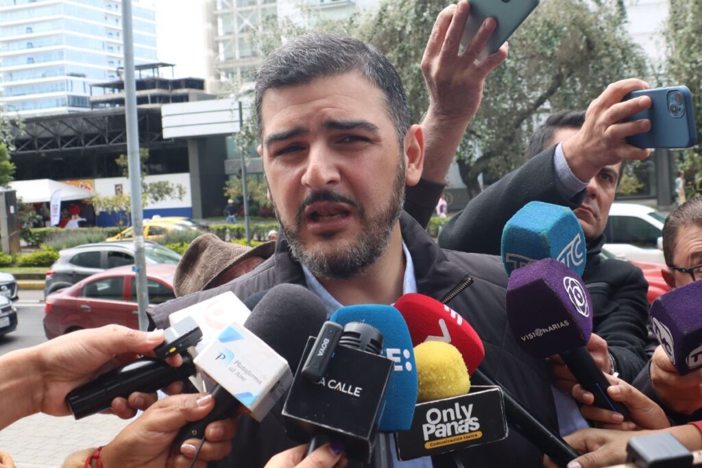 Aquiles Alvarez en su llegada a la audiencia del caso Triple A.