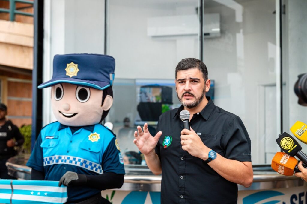 El alcalde de Guayaquil, Aquiles Alvarez, inauguró dos Estaciones Acción Segura (EAS).
