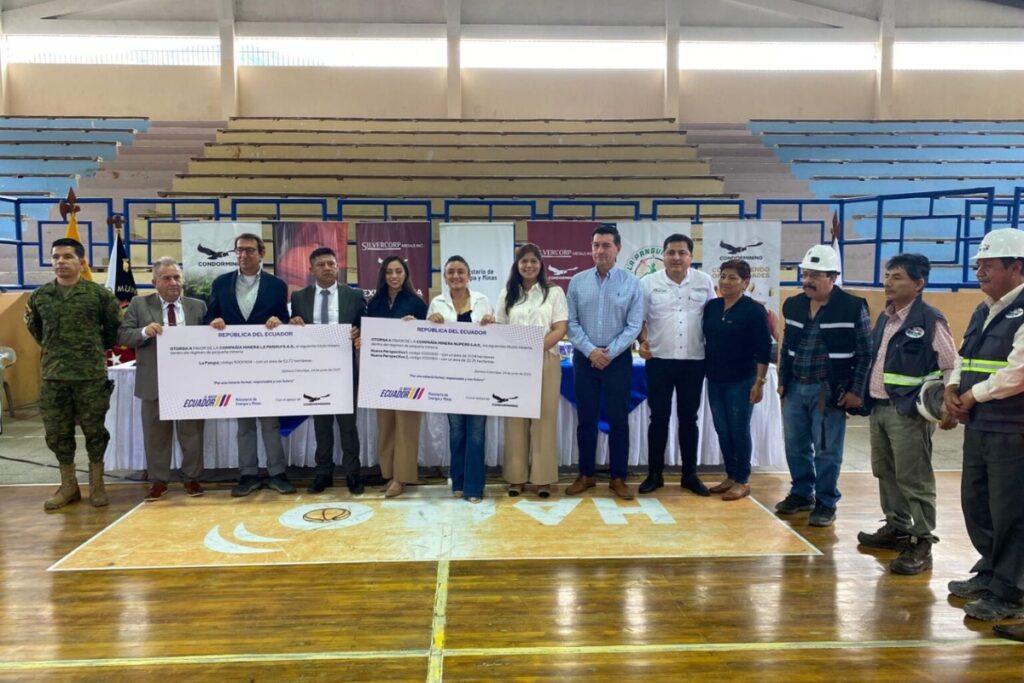 23 asociaciones de pequeña minería y minería artesanal recibieron sus títulos de formalización.