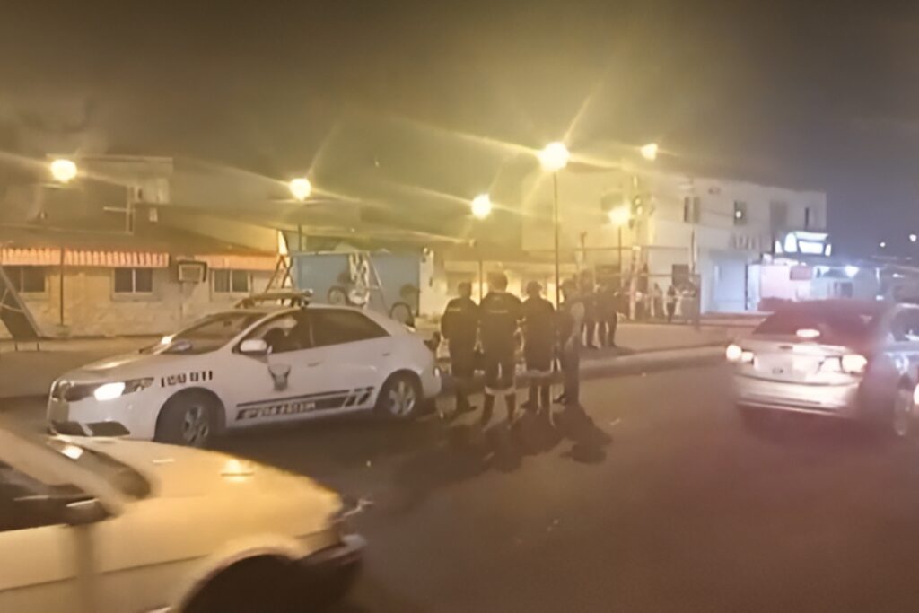 Ataque armado en parque de Guayaquil deja un hombre asesinado y un niño ...