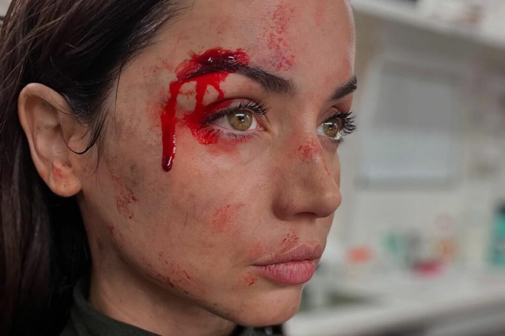 La actriz cubana Ana de Armas encarna a Eve Macarro, protagonista de 'Ballerina'.