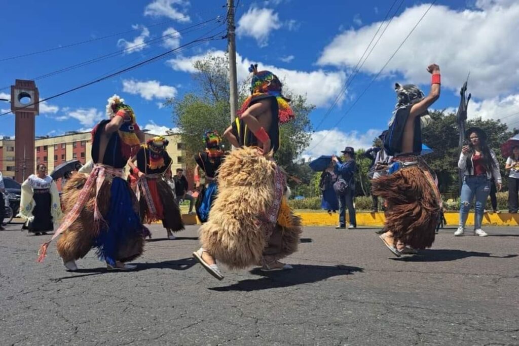 Las rutas del Inti Raymi de las Universidades y Diversidades 2025, en Quito, concluirán en el Parque El Arbolito. La AMT explicó los cierres viales y el operativo previsto.