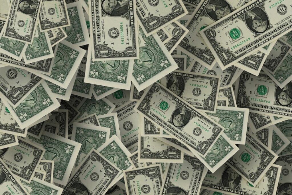 España otorga crédito de 10 millones de dólares a las pymes de Ecuador a través de Financoop.