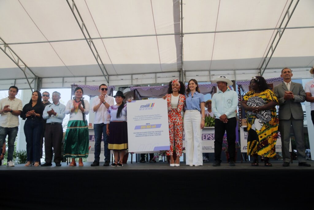 El presidente Daniel Noboa entregó recursos a organizaciones indígenas, afroecuatorianas y montuvias en Guayaquil.