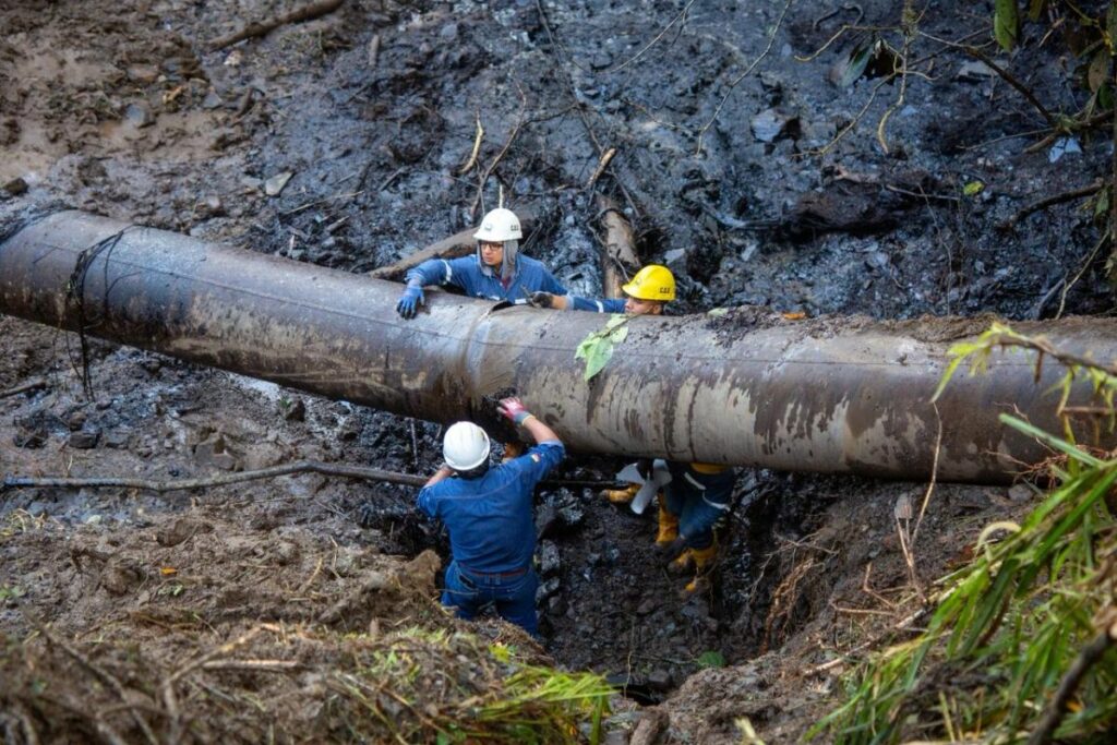 Petroecuador repara el SOTE tras rotura en el sector de El Reventador y activa transporte por el OCP.