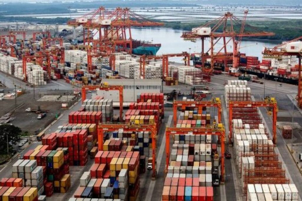 Los productos ecuatorianos de exportación van a más de 150 destinos.