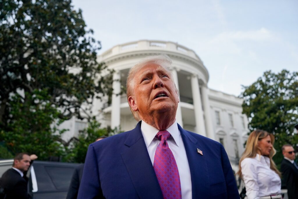 Trump lanzó las advertencias a Irán a través de Truth Social.