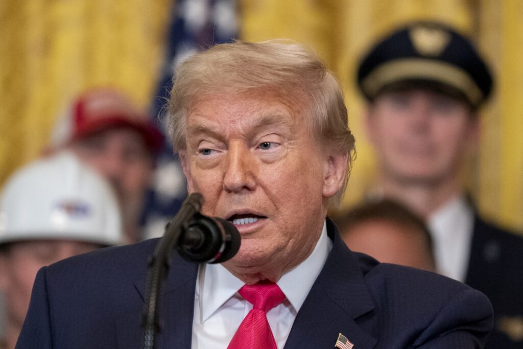 El presidente estadounidense Donald Trump explica su megaproyecto fiscal, bautizado como Big, Beautiful Bill.