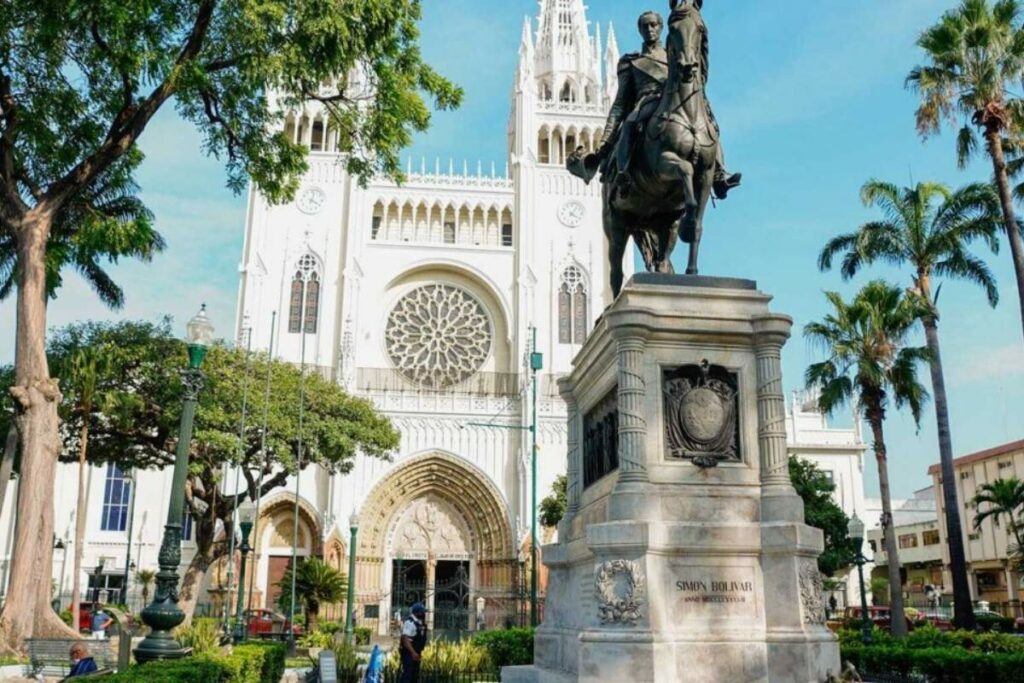 La Catedral Metropolitana es uno de los lugares más visitados por los turistas en Guayaquil