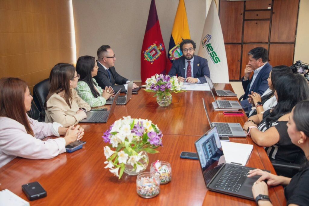 Edgar Lama tiene una propuesta para combatir la corrupción en los hospitales del IESS.