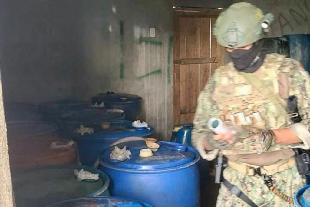 Fuerzas Armadas localizaron bodega con combustible.