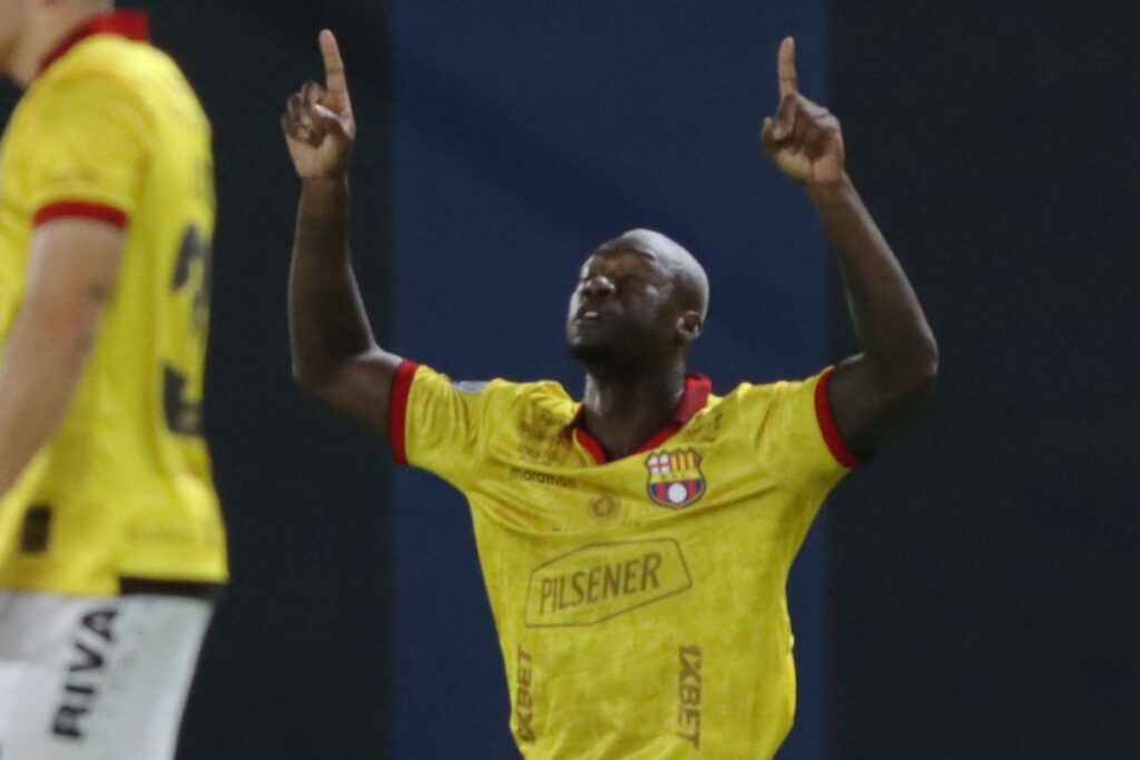 Felipe Caicedo celebra un gol marcado con Barcelona Sporting Club en la Copa Libertadores 2025.