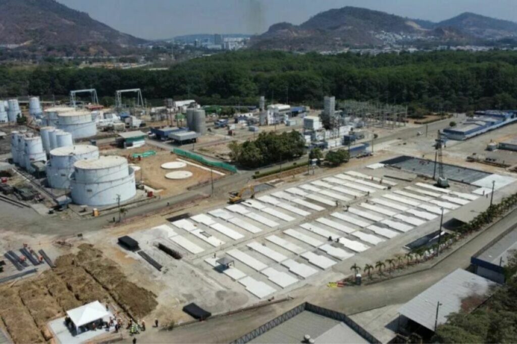 Gobierno del ECuiador anunció que incorporará 979,5 megavatios en 2025 para evitar cortes de luz durante el estiaje, expertos tienen dudas de que pueda cumplirse el plan.