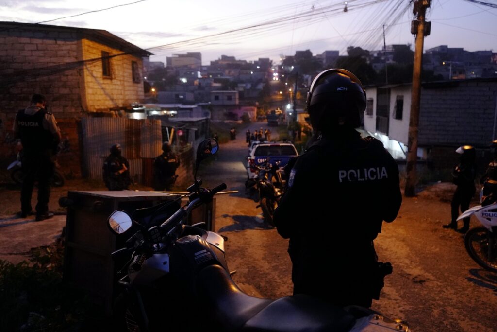 Allanamientos y detenidos en operativo Apolo 19 en Guayaquil.