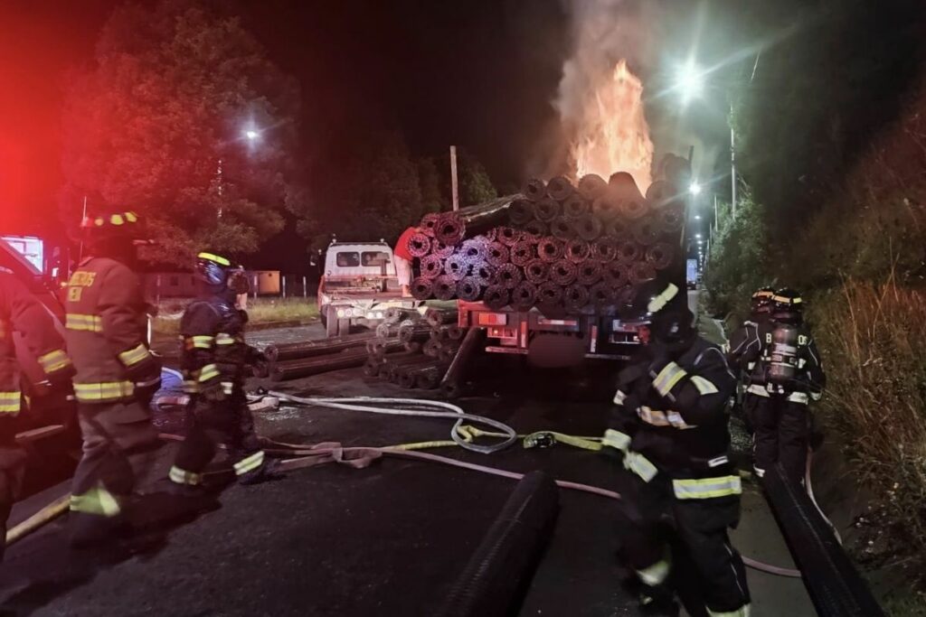 El incendio se produjo en la parte frontal del camión