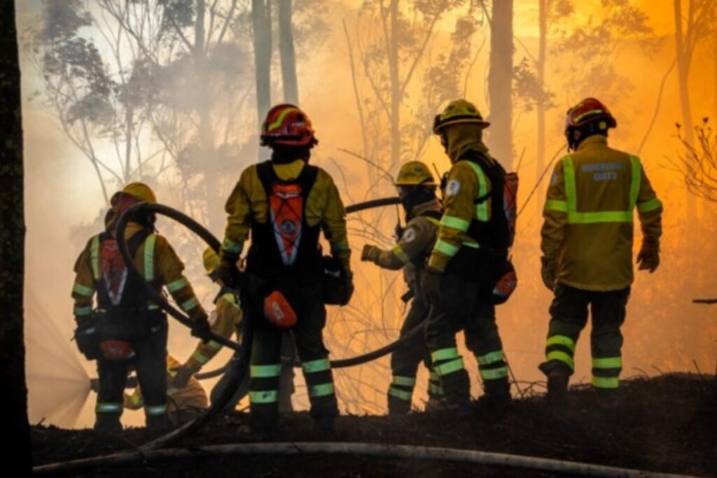 Los bomberos de Quito presentaron una campaña para prevenir incendios.