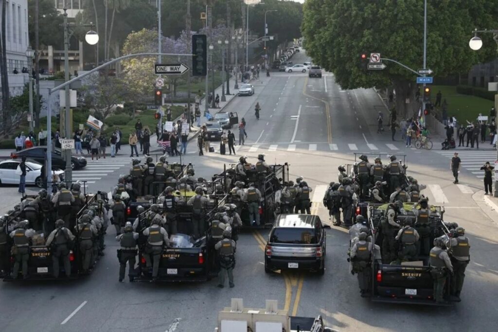 La Cancillería de Ecuador habilitó la asistencia migratoria en Los Ángeles