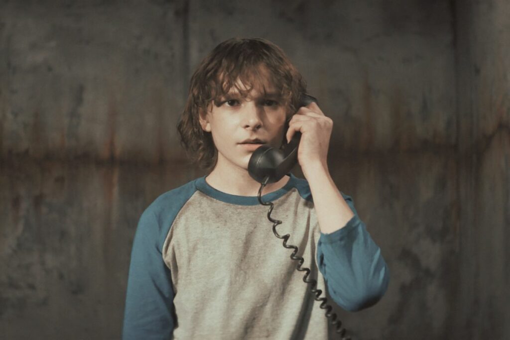 Mason Thames es Finn en la cinta de terror 'Teléfono Negro' y es Hipo en la cinta 'Cómo entrenar a tu dragón' live action..