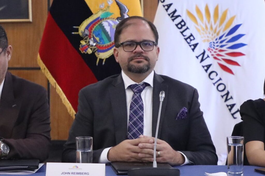 El Ministro del Interior, John Reimberg, respondió al Fiscal General, Wilson Toainga, sobre la seguridad para jueces y fiscales.