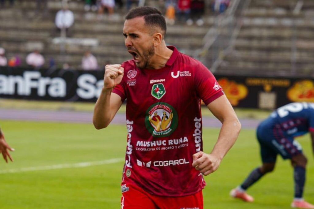 Luis Huaquín festeja un gol marcado con Mushuc Runa en la temporada 2025.