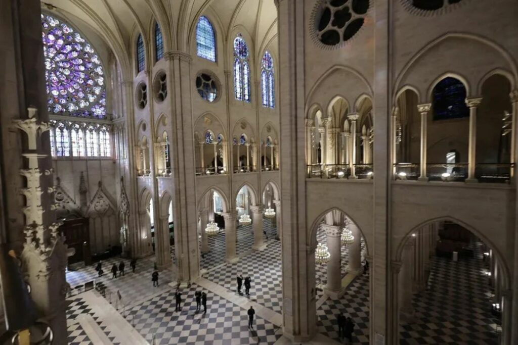 Vista del interior de la catedral de Notre Dame.