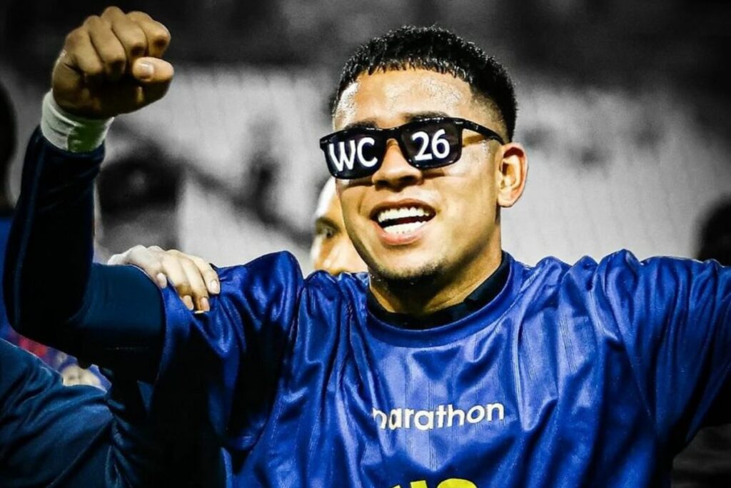 Kendry Páez celebra con la Selección de Ecuador su clasificación al Mundial 2026.