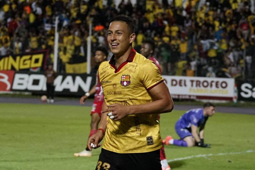 Miguel Parrales celebra uno de los goles marcador con Barcelona SC ante Mushuc Runa en la Liga Pro 2025.