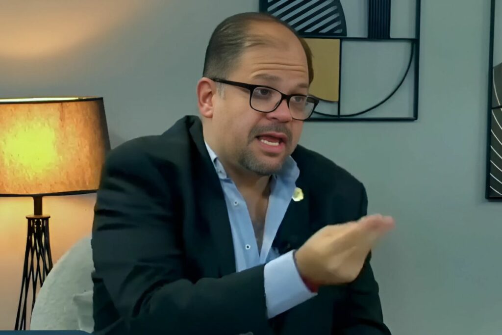 El ministro John Reimberg en una entrevista
