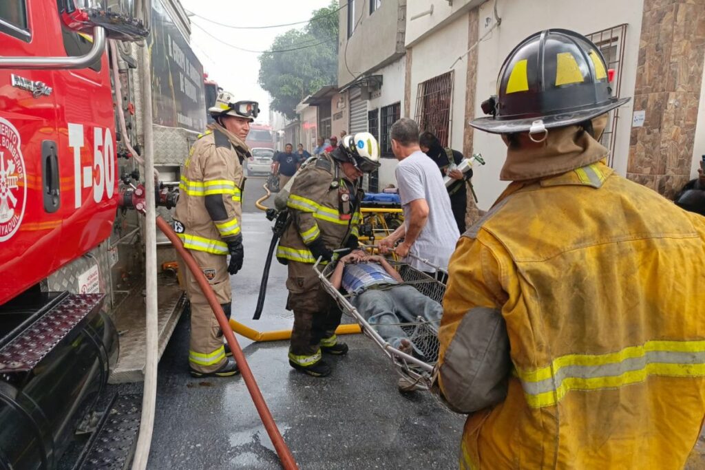 El Cuerpo de Bomberos rescató a las personas afectadas.
