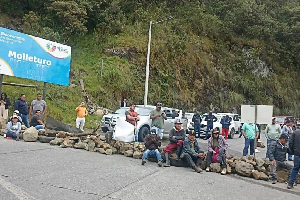 El paso por la vía Cuenca-Molleturo está suspendido