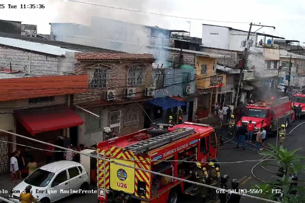 Un incendio se registró en una vivienda en Guayaquil.